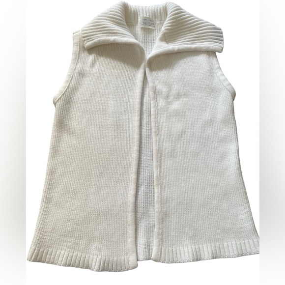 Vintage 70s White Cozy Demure Knit Wing Collar Sleeveless Cardigan Sweater - Picture 1 of 3